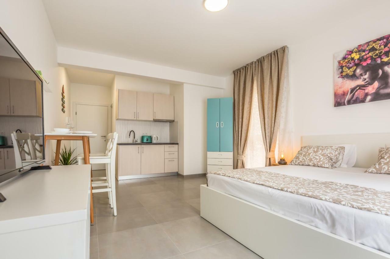 Luxury Apartments Nikolina Sea&City View Макарска Екстериор снимка