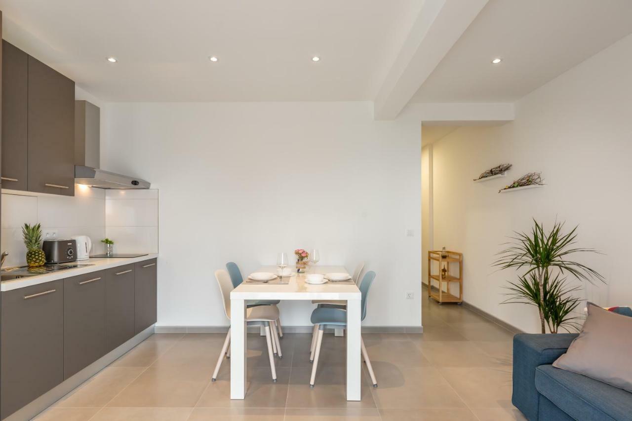 Luxury Apartments Nikolina Sea&City View Макарска Екстериор снимка