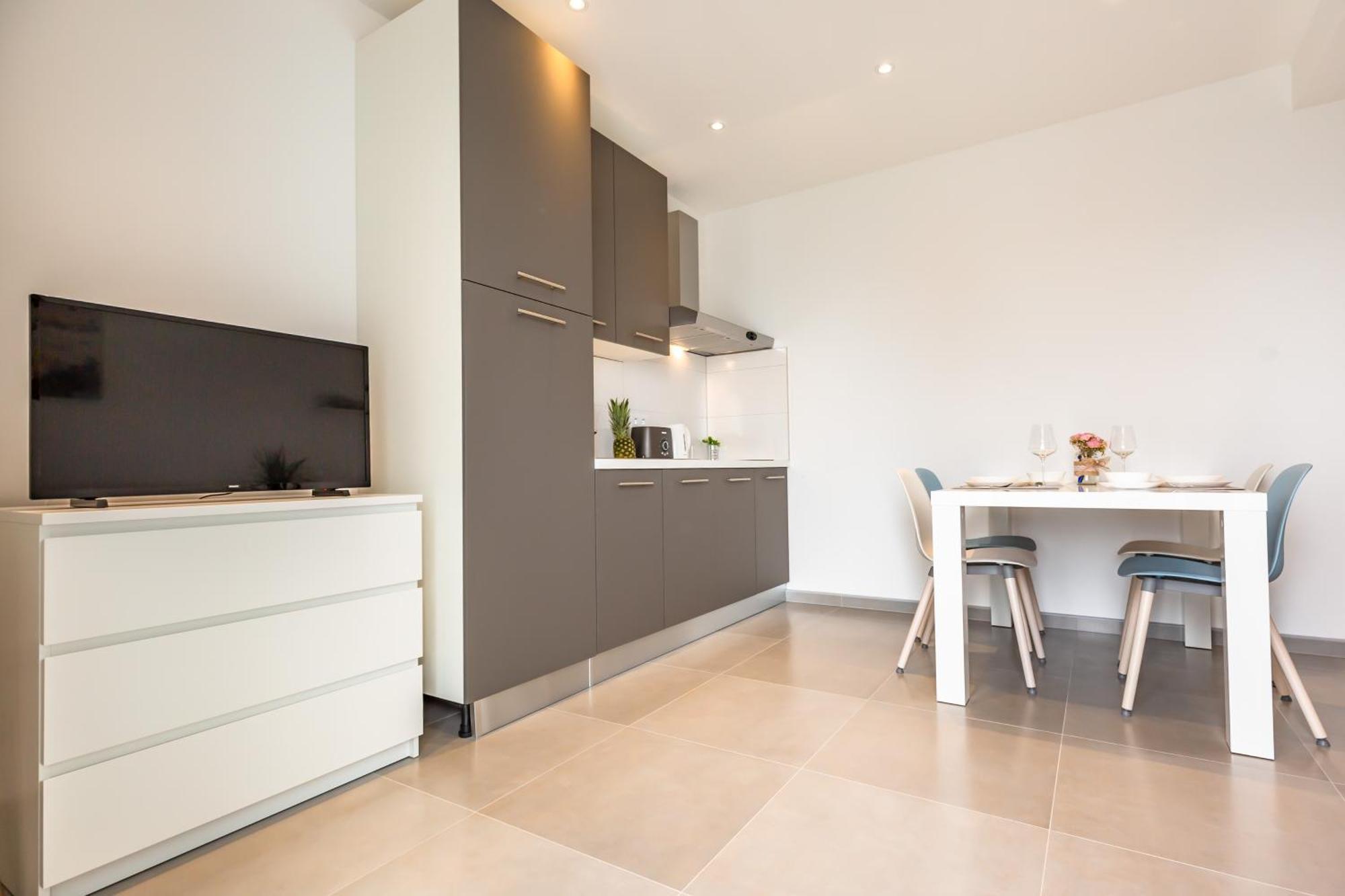 Luxury Apartments Nikolina Sea&City View Макарска Екстериор снимка