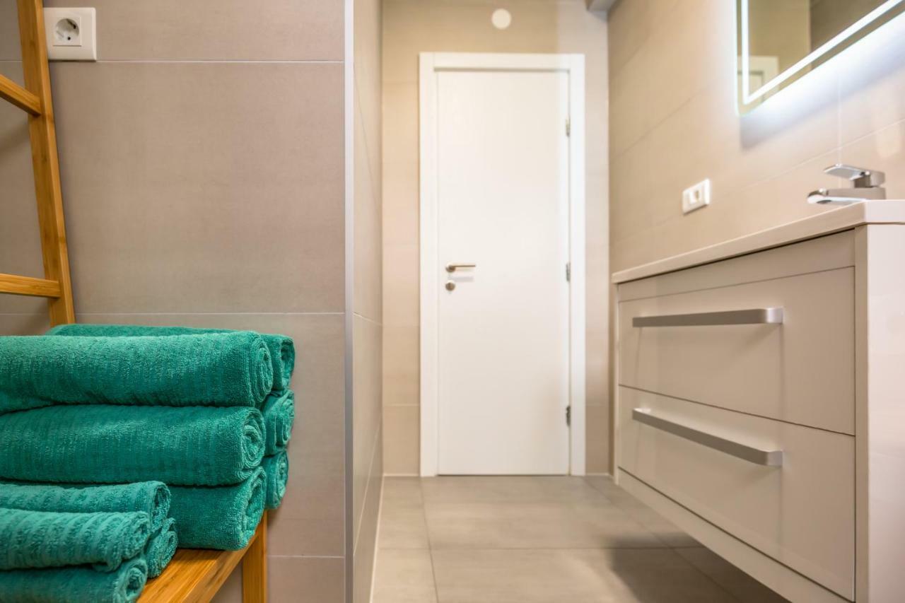 Luxury Apartments Nikolina Sea&City View Макарска Екстериор снимка