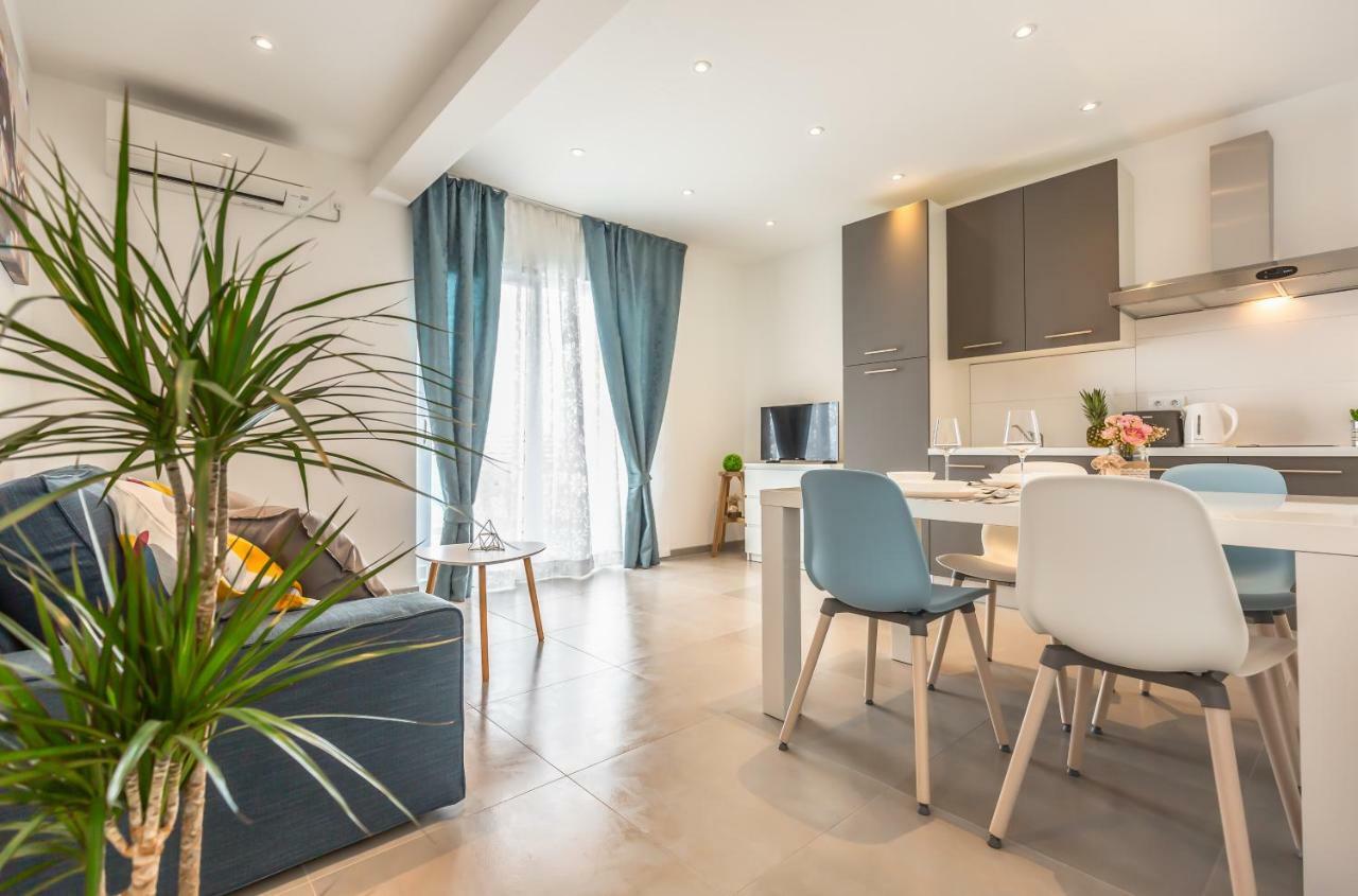 Luxury Apartments Nikolina Sea&City View Макарска Екстериор снимка
