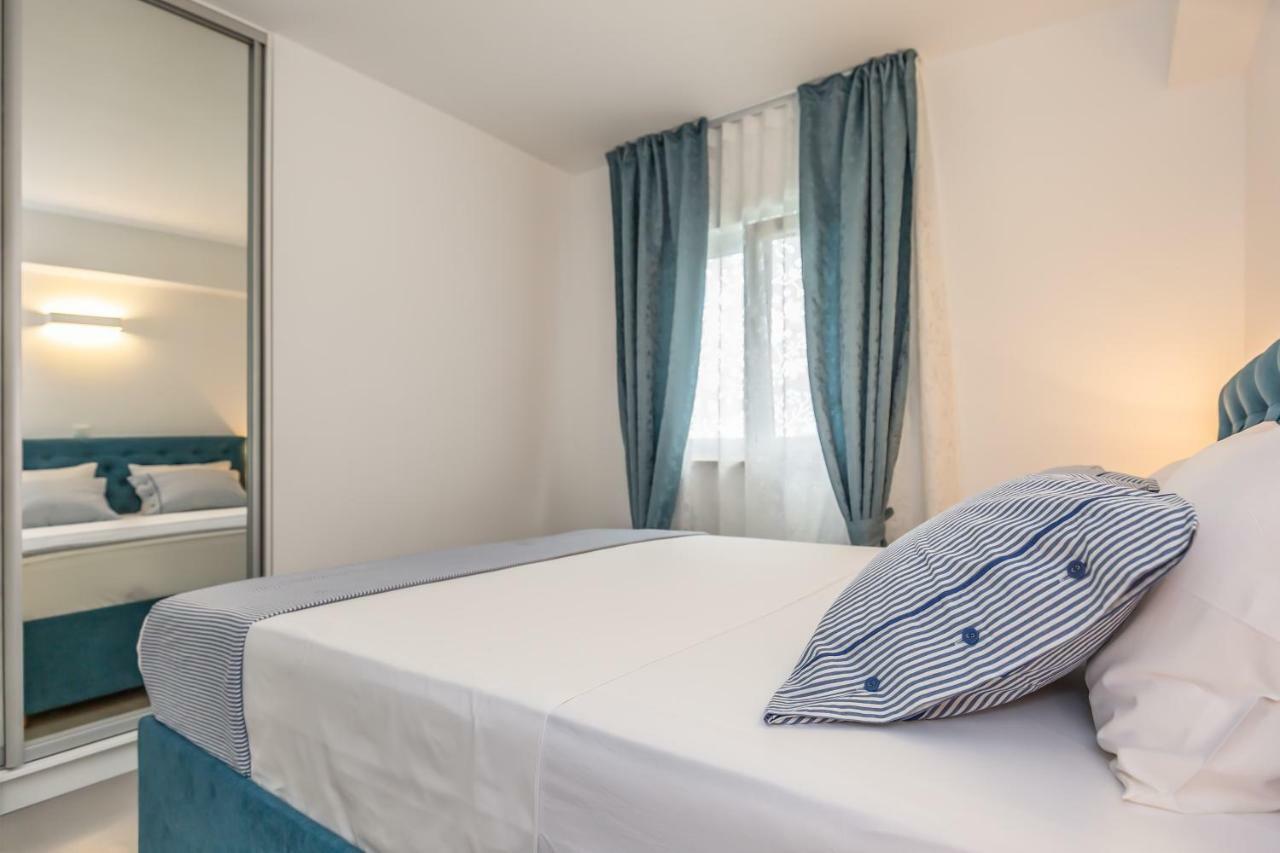 Luxury Apartments Nikolina Sea&City View Макарска Екстериор снимка